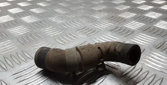 Volkswagen PASSAT B8 Engine coolant pipe/hose
