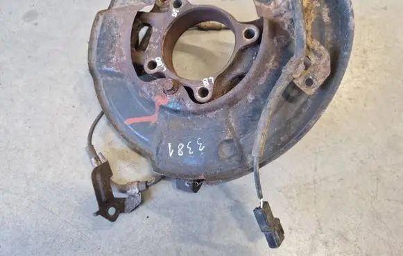 Mitsubishi L200 Front wheel hub spindle knuckle