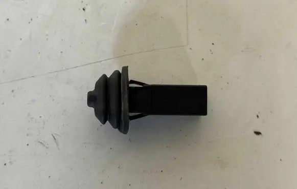BMW 3 E90 E91 Fuel tank opening switch 82289392
