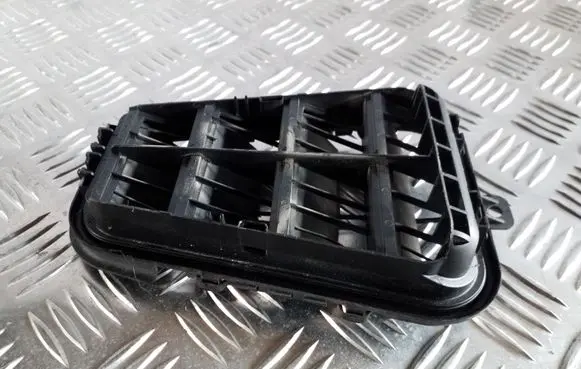 Audi A6 C7 Quarter panel pressure vent 4G5819181