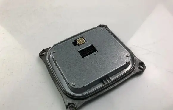Peugeot 308 Xenon control unit/module 130732940300