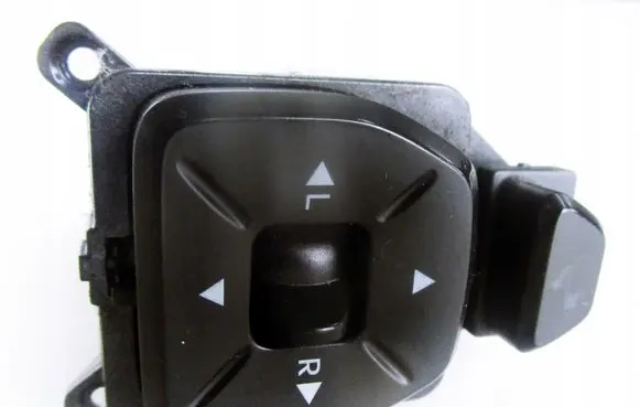 Hyundai ix35 Wing mirror switch