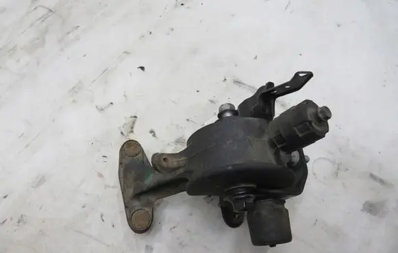 Toyota Corolla Verso E121 Engine mount vacuum valve 1111