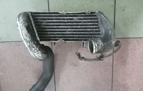 Audi 80 90 S2 B4 Intercooler radiator 028145805