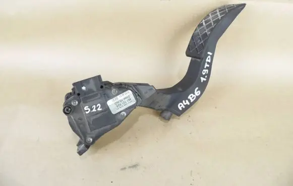 Audi A4 S4 B6 8E 8H Accelerator throttle pedal 6PV00837601 8E1721523 074201