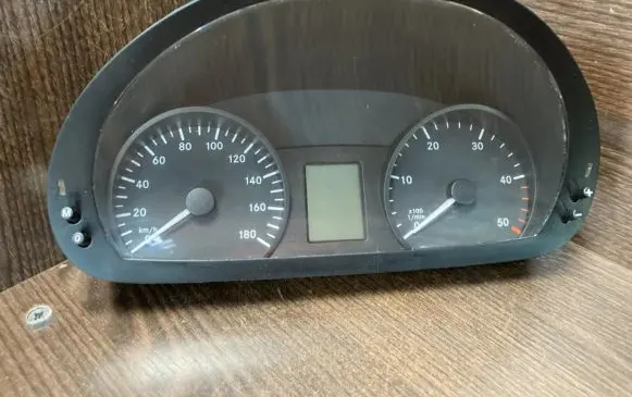 Mercedes-Benz Sprinter W906 Speedometer (instrument cluster) 9069005200 9069013400