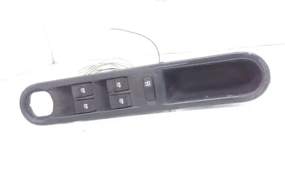 Renault Espace - Grand espace IV Electric window control switch 8200250481