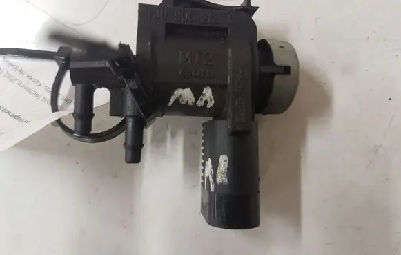 Volkswagen Golf IV Turbo solenoid valve 1J0906283C