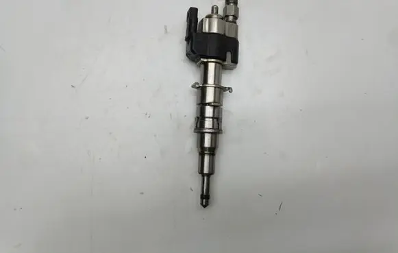 BMW 7 F01 F02 F03 F04 Fuel injector 10181010