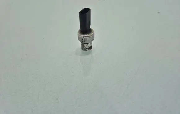 Chrysler Pacifica Air conditioning (A/C) pressure sensor 68308727AA