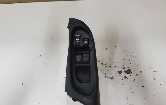 Nissan Almera N16 Electric window control switch 80961BM500