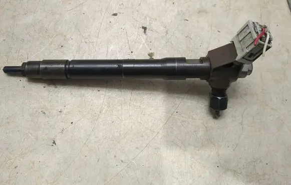 Mazda CX-5 Fuel injector SH0113H50