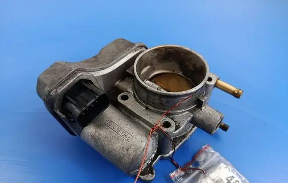 Opel Vectra C Throttle body valve 25177983