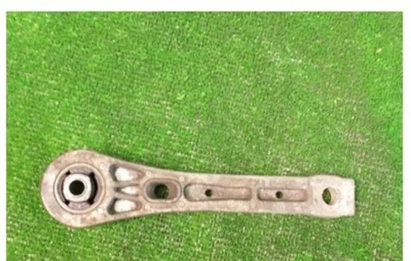 Volkswagen PASSAT B6 Engine mount bracket