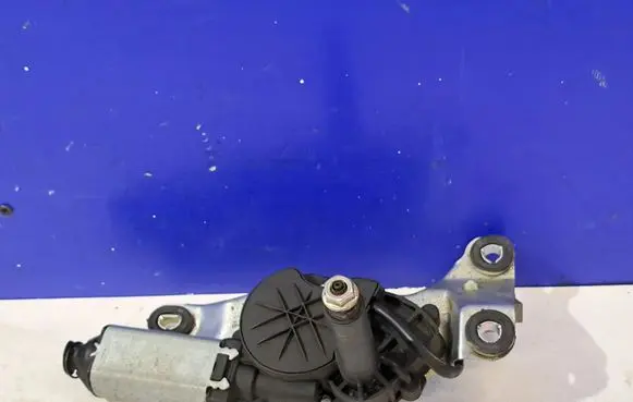 Volvo V70 Rear window wiper motor 8667188