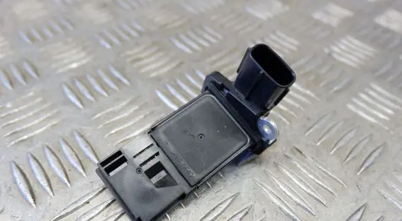 Toyota C-HR I Mass air flow meter 2220475030