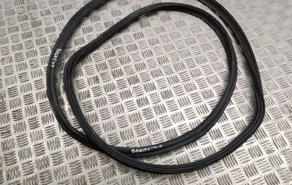 Toyota Prius (XW30) Trunk rubber seal (body)