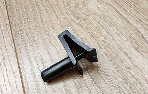 Peugeot 206+ Radiator mount bracket 