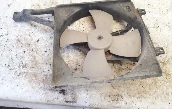 Nissan Sunny Radiator cooling fan shroud