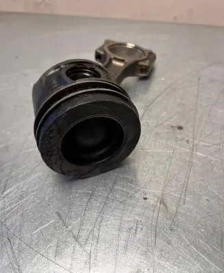 Renault Clio IV Piston 7657H