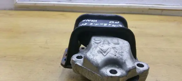 Citroen C4 II Engine mount bracket 9682026780