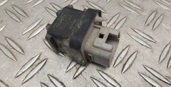 Toyota Corolla Verso AR10 Glow plug pre-heat relay 2861067010 1567000671
