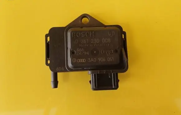 Volkswagen PASSAT B4 Air pressure sensor 3A0906051 0261230008