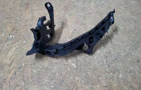 Audi A4 S4 B8 8K Headlight/headlamp mounting bracket 8K0807963