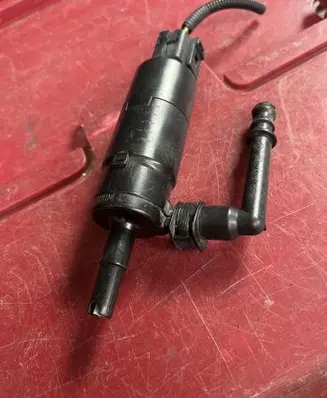 Volkswagen Jetta V Headlight washer pump 3B7955681 00101612V