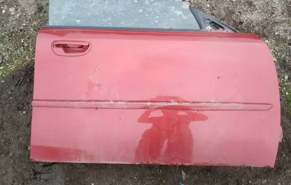 Subaru Legacy Front door raudonos