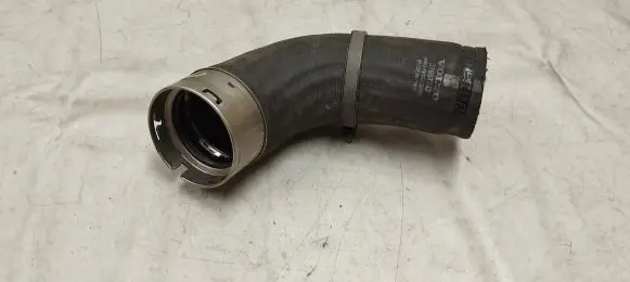 Volvo XC90 Intercooler hose/pipe 31657743