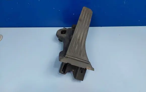 Volkswagen Touran I Accelerator throttle pedal 1T2721503G 6PV00874600