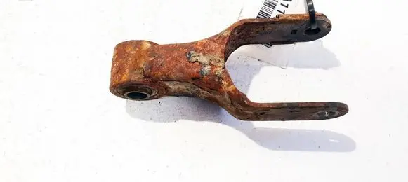 Peugeot 406 Engine mounting bracket