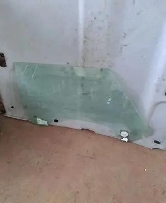 Mini One - Cooper Coupe R56 Front door window/glass (coupe) 