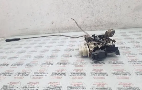 Audi A4 S4 B5 8D Front door lock 4D1837016D