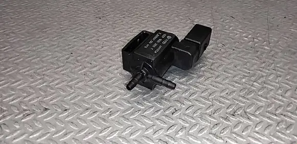 Volkswagen Touran I Turbo solenoid valve 037906283C 72286000