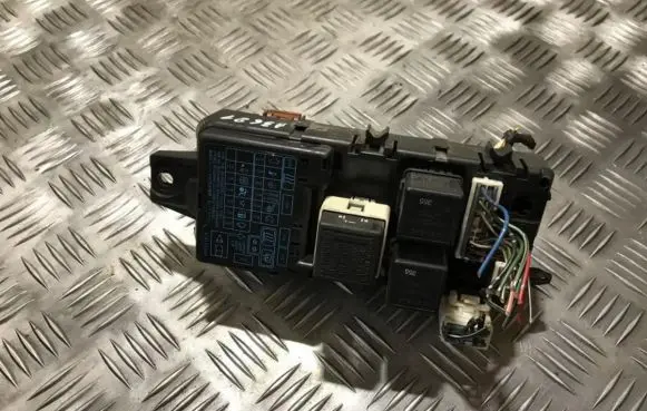 Mitsubishi Carisma Fuse box set mr193494