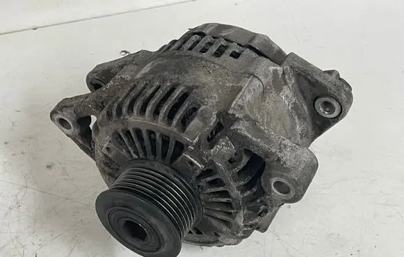 KIA Sorento Generator/alternator 373004A300