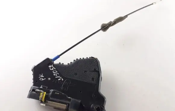 Toyota Prius+ (ZVW40) Front door lock