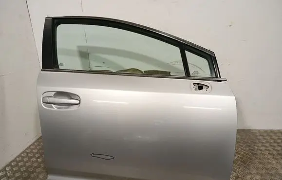 Toyota Avensis T270 Front door 