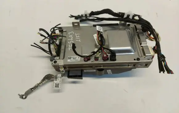 Tesla Model 3 Engine control unit/module ECU 1462554-05-k