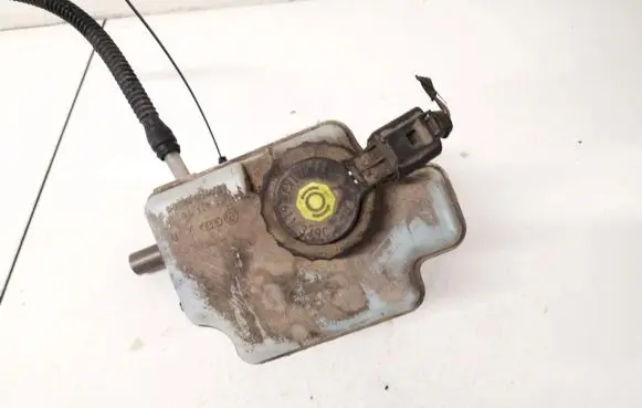 Brake fluid reservoir