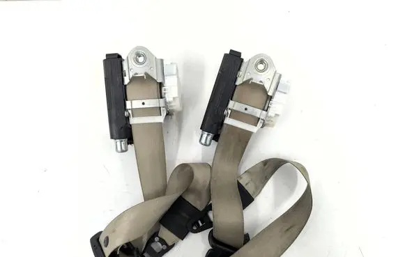 Audi Q7 4L Front seatbelt 33047678 33058732 33058731