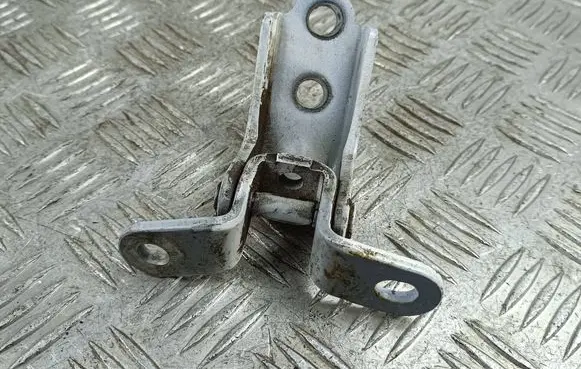 Hyundai Tucson TL Front door lower hinge 
