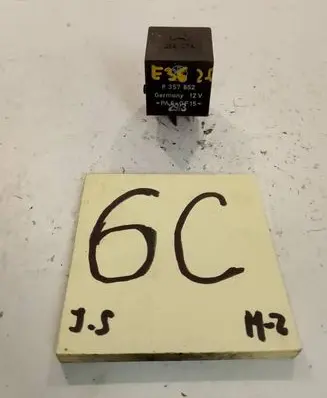 BMW 3 E36 Other relay 8357852