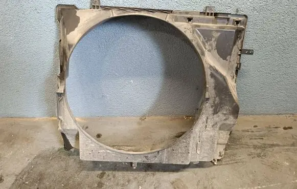 Nissan Navara D40 Radiator cooling fan shroud
