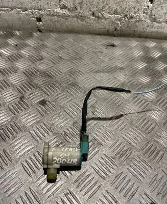 Nissan X-Trail T30 Windscreen/windshield washer pump 2224616