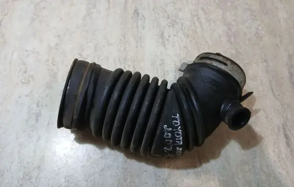 Toyota Avensis T270 Turbo air intake inlet pipe/hose 1788326060