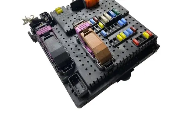 Volvo V60 Fuse module 30728512 28017881 05W325