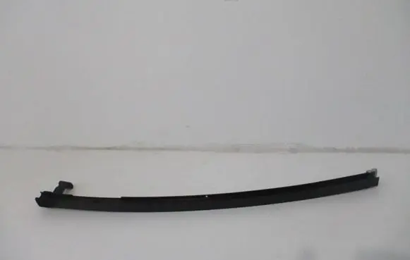 Renault Megane III Rear door windshield rail 822300011R